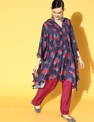 Women Navy Blue Floral Printed Kurta with Trousers 1