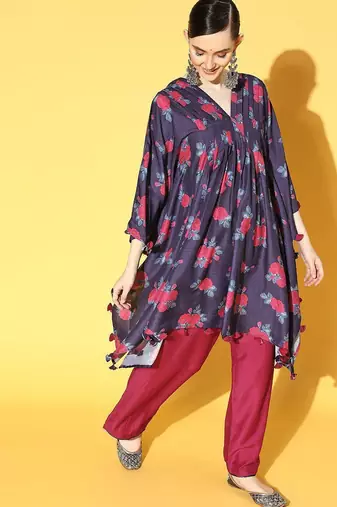 Women Navy Blue Floral Printed Kurta with Trousers
