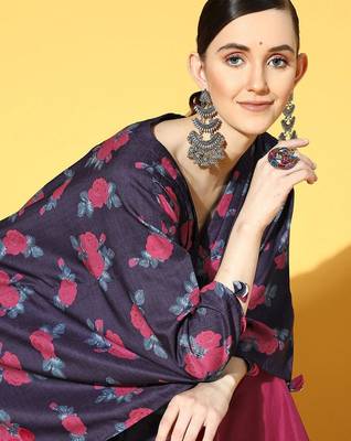 Women Navy Blue Floral Printed Kurta with Trousers 2