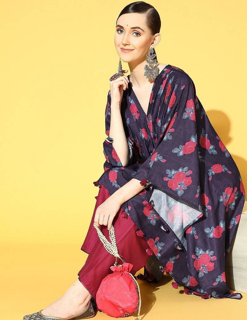 Women Navy Blue Floral Printed Kurta with Trousers