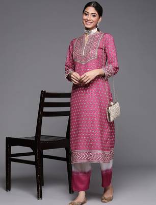 Women Magenta Bandhani Printed Kurta with Trousers 1
