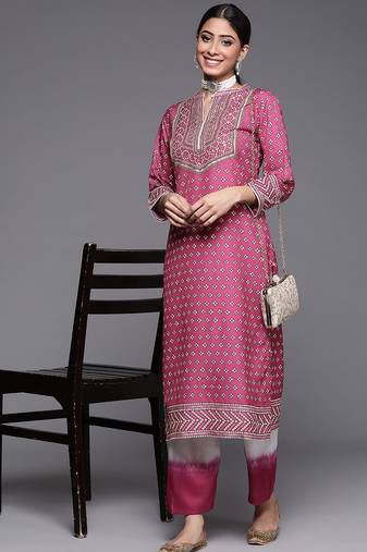 Women Magenta Bandhani Printed Kurta with Trousers