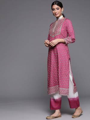 Women Magenta Bandhani Printed Kurta with Trousers 5