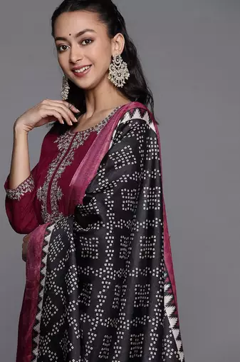Women Magenta Yoke Design Kurta with Trousers & With Dupatta