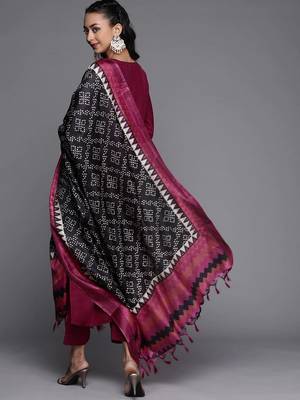 Women Magenta Yoke Design Kurta with Trousers & With Dupatta 6