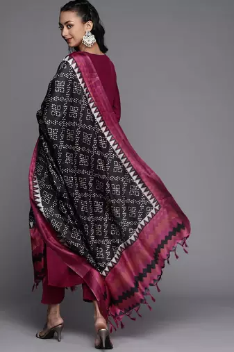 Women Magenta Yoke Design Kurta with Trousers & With Dupatta