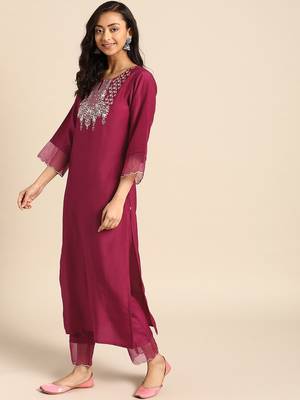 Women Magenta & Golden Yoke Design Kurta with Trousers 4