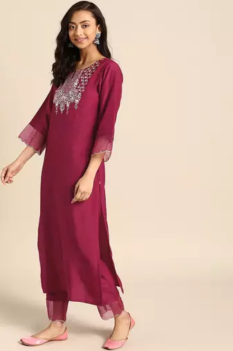 Women Magenta & Golden Yoke Design Kurta with Trousers