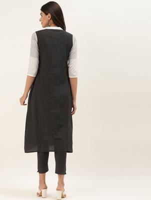 Women Black & White Striped Kurta with Trousers 4