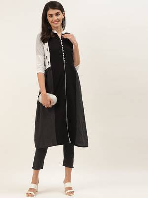 Women Black & White Striped Kurta with Trousers 5
