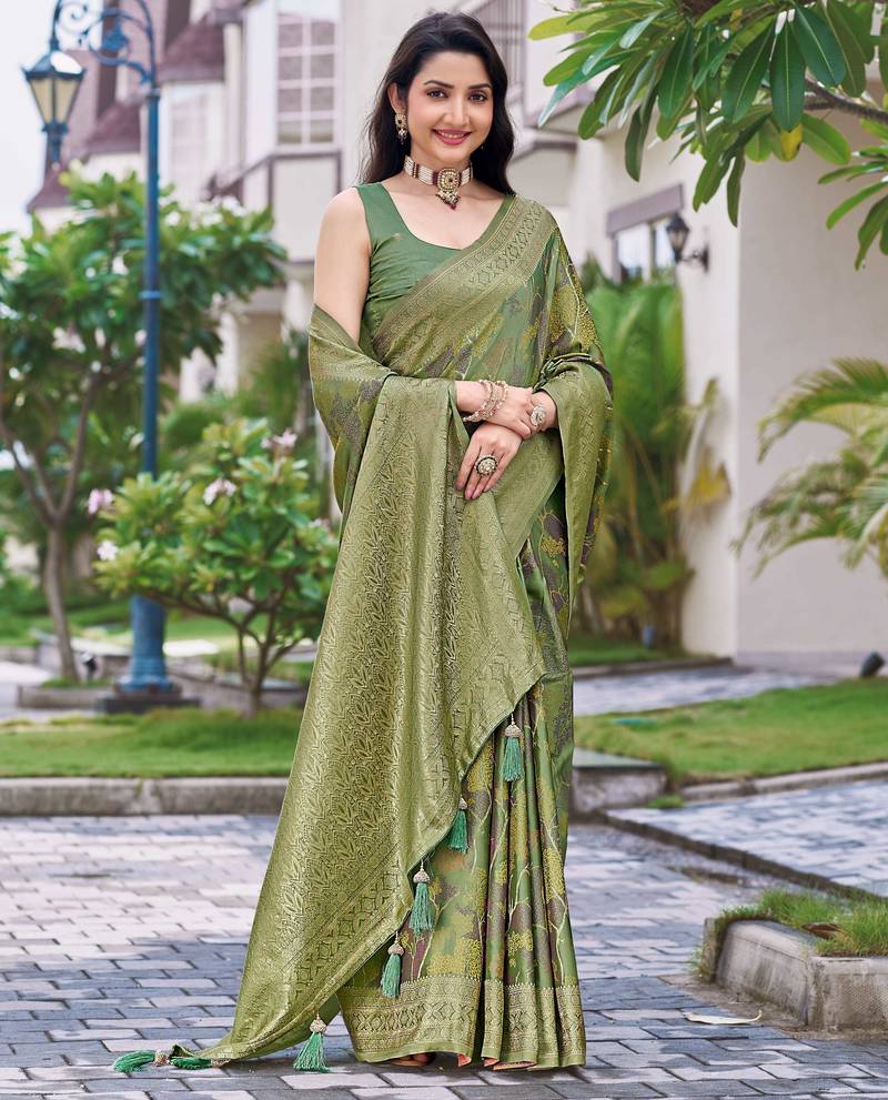 green silk blend jacquard woven saree with zari border and unstitch blouse piece
