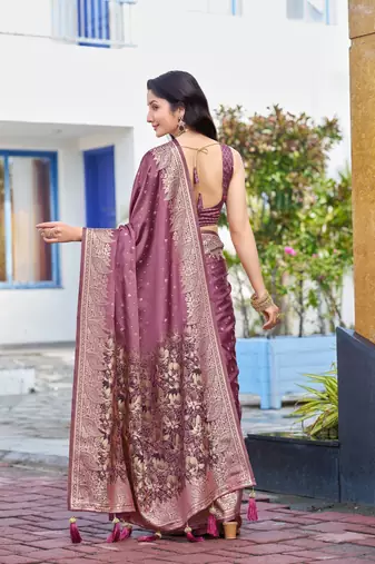 baby pink silk blend jacquard woven saree with zari border and unstitch blouse piece