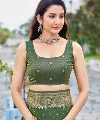 green silk blend jacquard woven saree with zari border and unstitch blouse piece 4