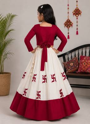 Off white cotton embroidered  zari work kids lehenga choli 4