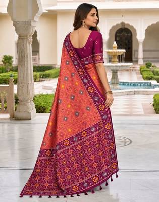 gajri color smart and rich woven meenakari jacquard designer patola silk blend saree 2