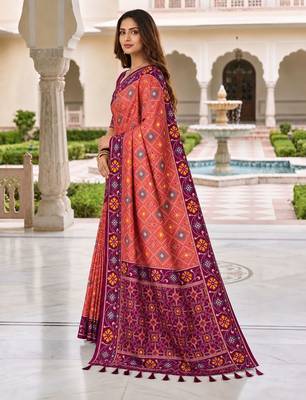 gajri color smart and rich woven meenakari jacquard designer patola silk blend saree 4