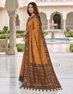 maroon color smart and rich woven meenakari jacquard designer patola silk blend saree 4