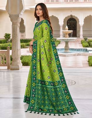green color smart and rich woven meenakari jacquard designer patola silk blend saree 4