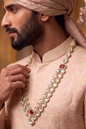 Maroon kundan groom necklace – classic sherwani accessory
