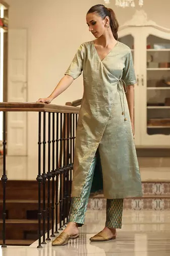 Green handloom tissue kurta set