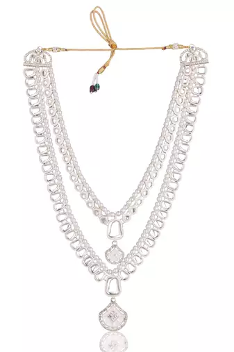 White kundan pearl groom necklace – classic wedding accessory