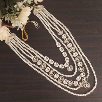 White kundan pearl necklace for men – timeless wedding accessory 2