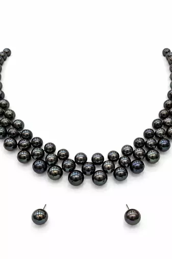 Black pearl necklace and earrings set, 3-strand choker iridescent lustre, stud earrings included, choker style, round.
