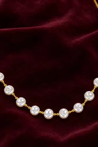 Pearl necklace and earrings jewellery set with silver and gold chain necklace with earrings, silver & gold tone.