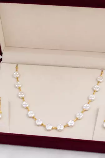 Pearl necklace and earrings jewellery set with silver and gold chain necklace with earrings, silver & gold tone.