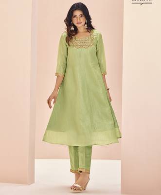 Light green hand work kurta set 4