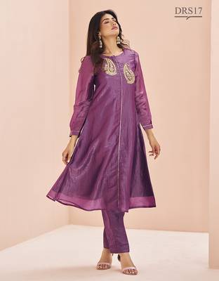 Purple hand work embellished kurta set 2