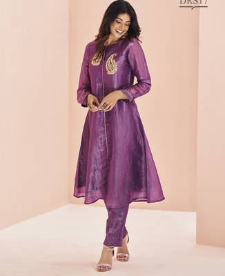 Purple hand work embellished kurta set 3