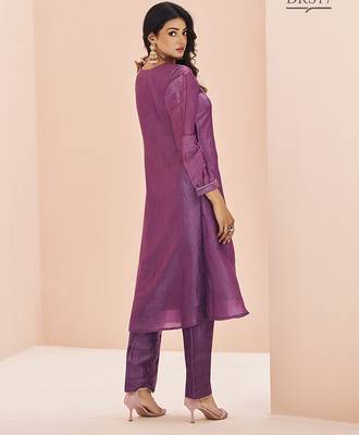 Purple hand work embellished kurta set 4