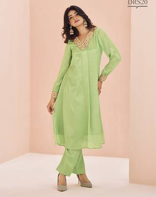 Green hand work embellished kurta set 2