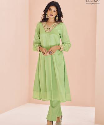 Green hand work embellished kurta set 3