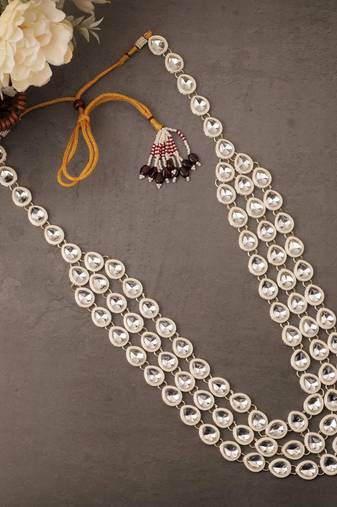 White kundan necklace for women – graceful ethnic accessory