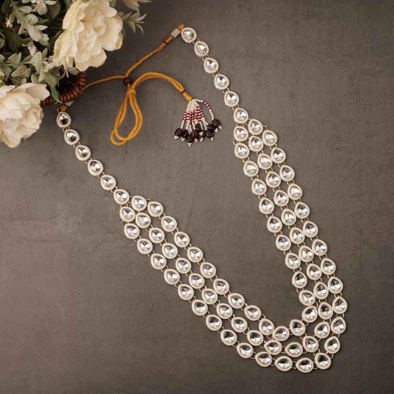 White kundan necklace for women – graceful ethnic accessory