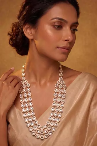 White kundan necklace for women – graceful ethnic accessory