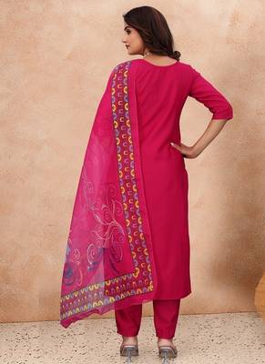 PINK EMBRODEIRY WORK WITH DIGITAL DUPATTA AND FABRIC COTTON BLEND KURTI PANT DUPATTA SET 4