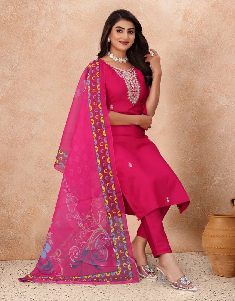 PINK EMBRODEIRY WORK WITH DIGITAL DUPATTA AND FABRIC COTTON BLEND KURTI PANT DUPATTA SET