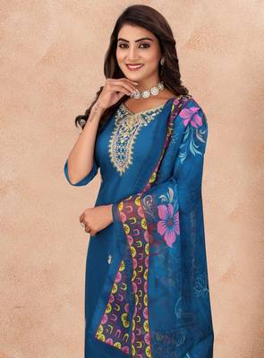 BLUE EMBRODEIRY WORK WITH DIGITAL DUPATTA AND FABRIC COTTON BLEND KURTI PANT DUPATTA SET 2