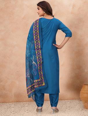 BLUE EMBRODEIRY WORK WITH DIGITAL DUPATTA AND FABRIC COTTON BLEND KURTI PANT DUPATTA SET 4