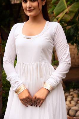 White cotton plain anarkali kurta set with dupatta for women 4