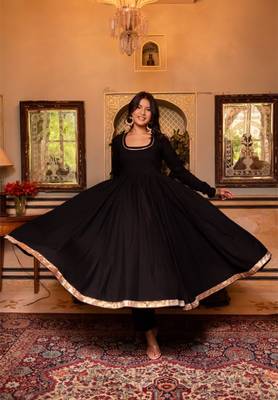 Black cotton plain anarkali kurta set with dupatta for women 4