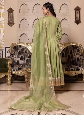 Green silk blend plain anarkali kurta set with dupatta for women 3