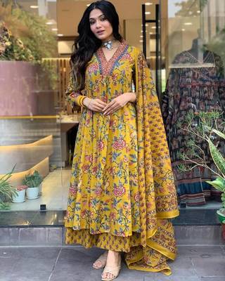 MUSTARD FLORAL DIGITAL PRINT DESIGN AND COTTON BLEND FABRIC ANARKALI KURTI PALAZZO DUPATTA SET 1