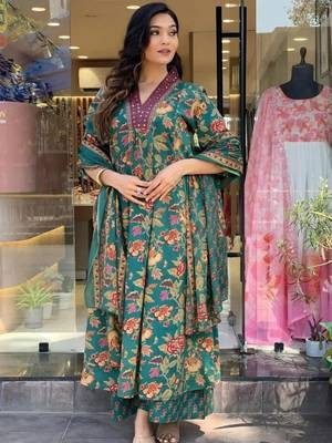 GREEN FLORAL DIGITAL PRINT DESIGN AND COTTON BLEND FABRIC ANARKALI KURTI PALAZZO DUPATTA SET 1