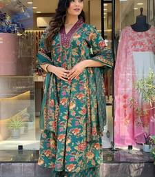 GREEN FLORAL DIGITAL PRINT DESIGN AND COTTON BLEND FABRIC ANARKALI KURTI PALAZZO DUPATTA SET