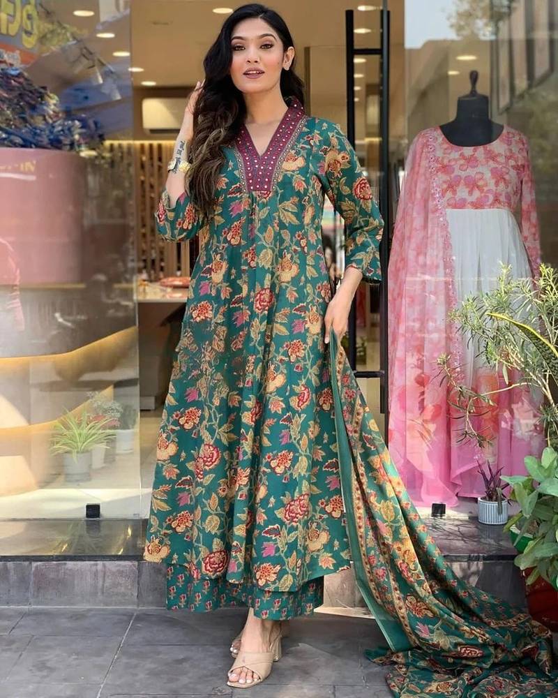 GREEN FLORAL DIGITAL PRINT DESIGN AND COTTON BLEND FABRIC ANARKALI KURTI PALAZZO DUPATTA SET