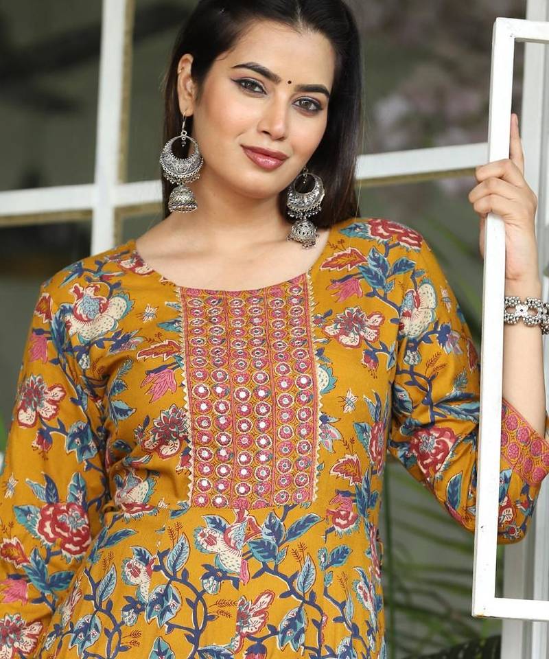 Reyon mustrad anarkali gawn